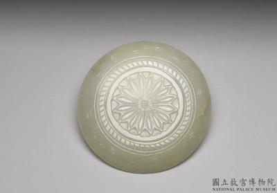 图片[2]-Jade round plate with carving throughout, Muslim border regions-China Archive